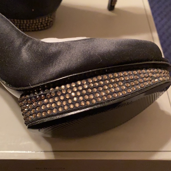 Black satin heels with platform! Never been worn😊 - Picture 7 of 7